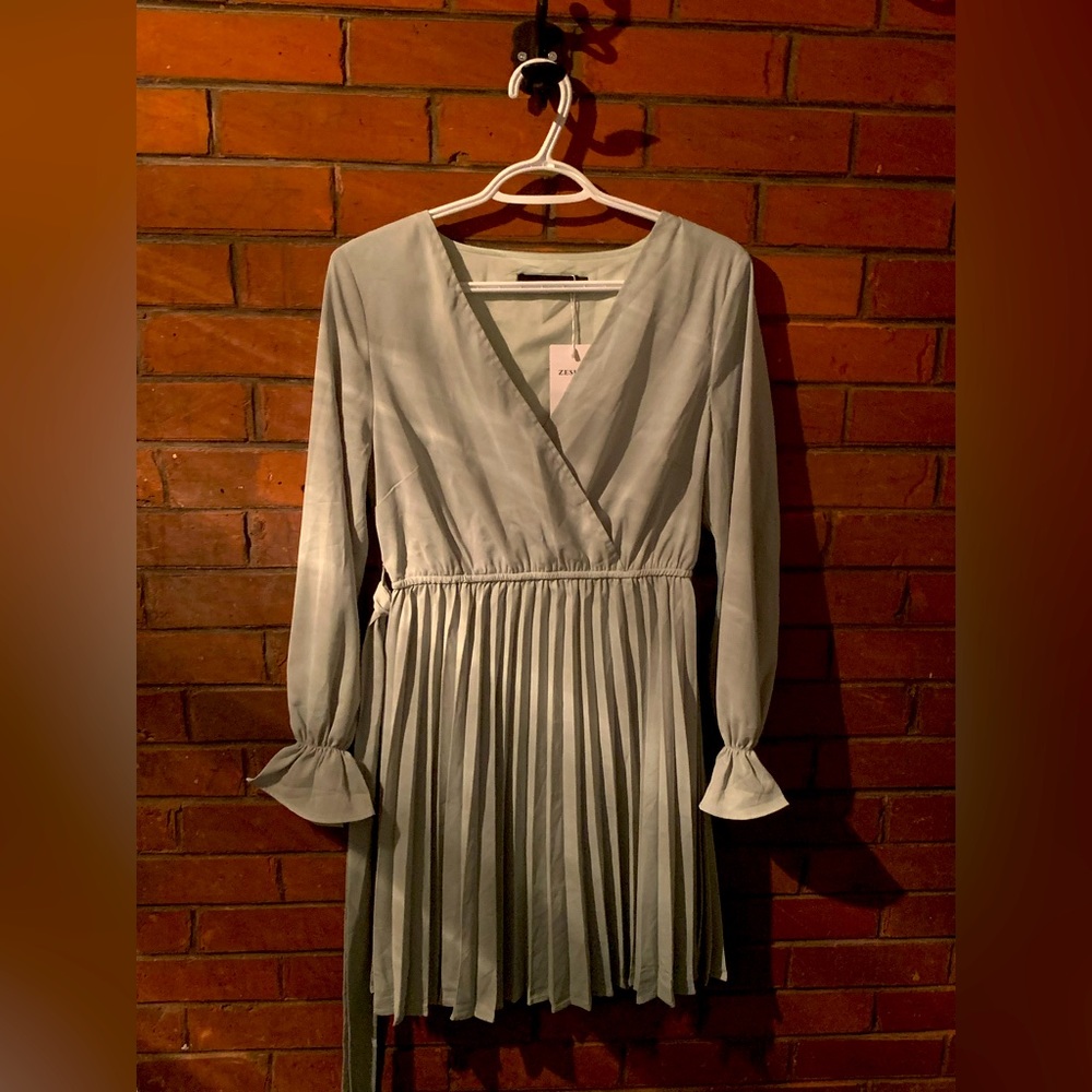 Zesica sage dress, size small. New with tags.